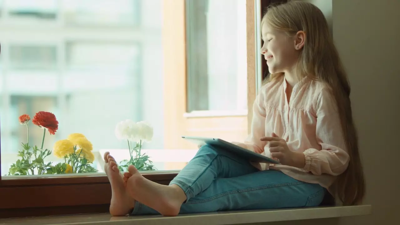 How Saint-Gobain glass is made, toughened and processed thumbnail